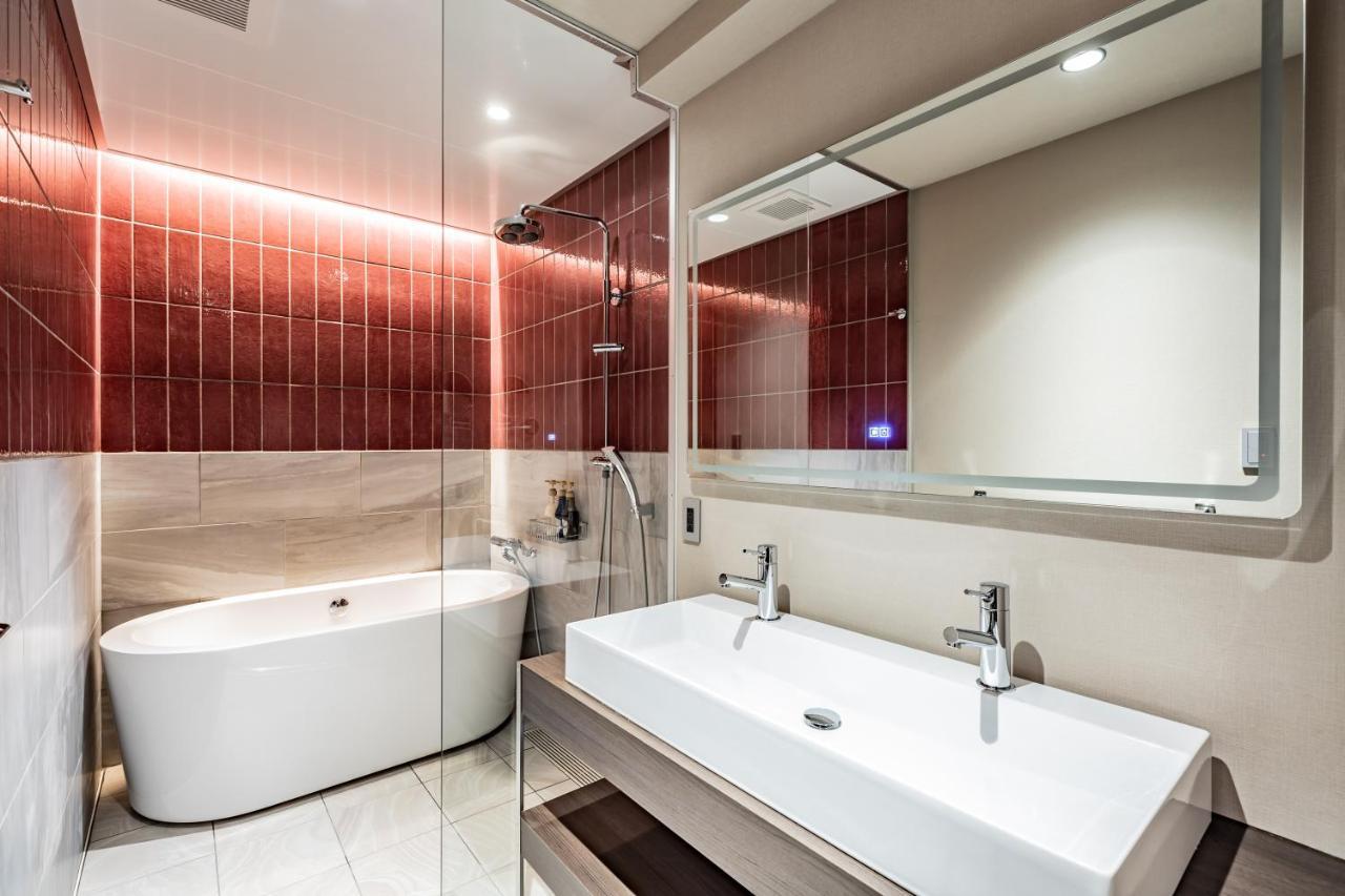 Hotel Birupaku Decentralized